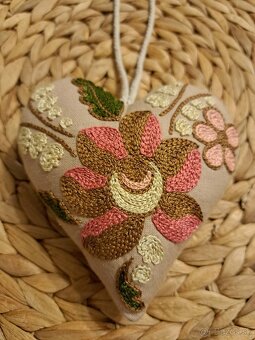 Srdiečka handmade - vyšívané krivou ihlou - 2