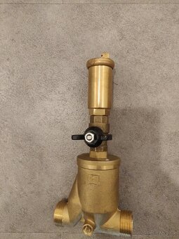 Odlucovac vzduchu do solarnych systemov - 2