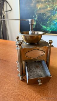 Mosadzný vintage mlynček na kávu – zberateľský kúsok / dekor - 2