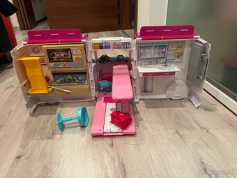 Barbie sanitka – 2v1, záchranka a klinika - 2