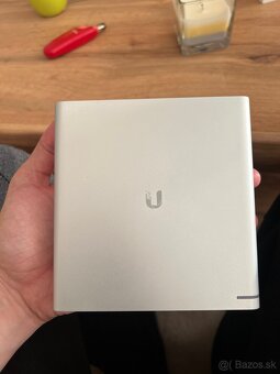 Ubiquiti Cloud Key Gen2+ + CKG2-RM (montazna sada do racku) - 2