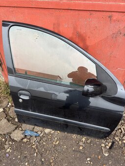 Predam predne prave dvere peugeot 206 - 2