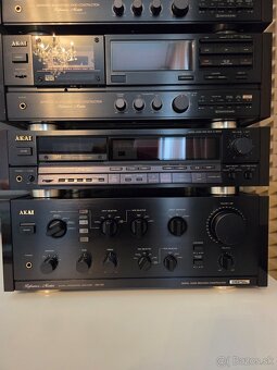 AKAI AM 93 REFERENCE MASTER STEREO DIGITÁLNY ZOSILOVAČ. - 2