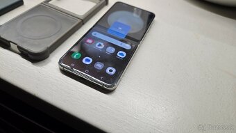 Samsung Galaxy Z Flip 5 dual 256GB - aj vymením - 2