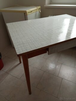 Stôl do šuflíkom - 2