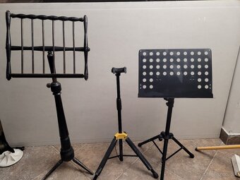 Stojany na noty a violončelo - 2