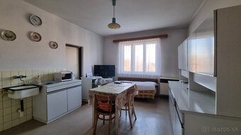 RODINNÝ DOM, GARÁŽ a POZEMOK 765 m2 +1310 m2 MODROVKA NMNV - 2