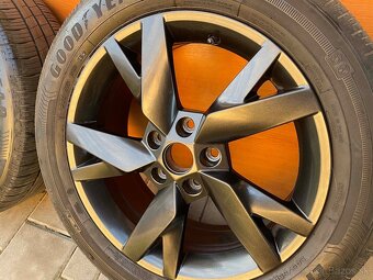 SKODA orig LYRA alu disky 205 55 R17 5x112 Skoda Superb - 2