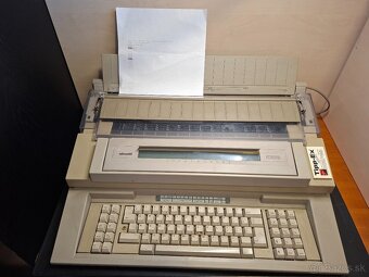 elektronicky pisaci stroj Olivetti - 2
