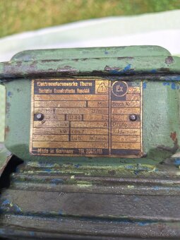 Elektromotor s prevodovkou. - 2