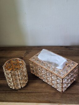 Predám krištáľovú kazetu na vreckovky a stojan na hrebene - 2