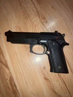 Airsoftová Berreta m9 - 2