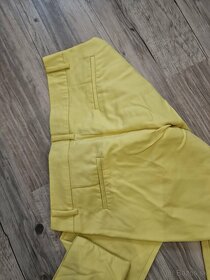 Predám žlté nohavice Reserved - 2