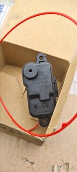Predám originál nový zámok (Motorček) nádrže Audi/Volkswagen - 2