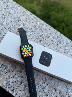 Apple Watch Series 5 – 44 mm, Space Gray - 2