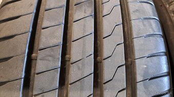 Predám 1ks pekná letná 235/45r18-98Y Firestone - 2