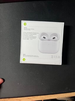 AirPods pro 3 - 2