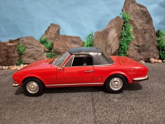Prodám model 1:18 Peugeot 504 cabrio - 2