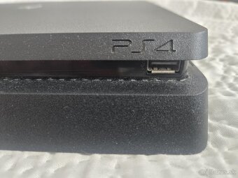 PLAY STATION 4 + OVLADAC - 2