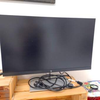 monitor HP E27q G4 a polohovatelny podstavec - 2
