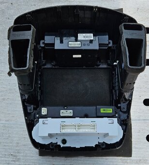 Stredovi panel Kia Ceed. - 2