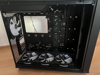 Pc skrinka Fractal design Torrent - 2