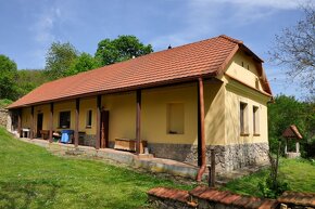 Ponúkame na predaj usadlosť na polosamote pri obci Bukovec - 2