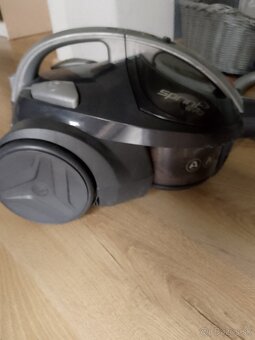 Vysávač Hoover - 2