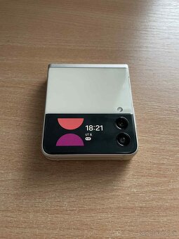 Samsung Galaxy Z Flip 3 - 2