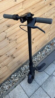 Elektrická kolobežka Xiaomi Mi Electric Scooter Essential - 2