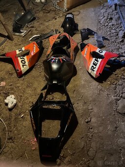 Predám plasty Honda cbr 1000 rr originál repsol - 2