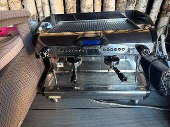 Pákový kávovar Futura F100 - 2