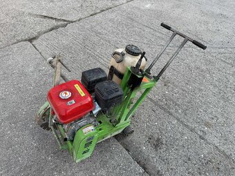 Řezačka asfaltu a betonu - 2