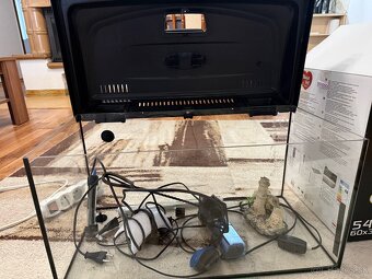 Predám 54l akvárium so skrinkou - 2