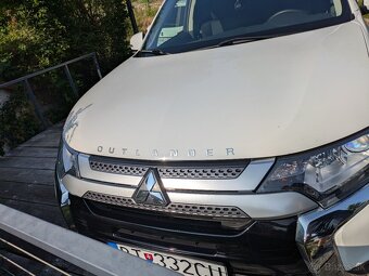 Mitsubishi Outlander SUV 2.0 MIVEC 4WD r.v.2021 - 2