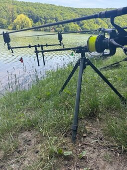 TRIPOD - 2