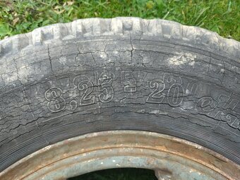 Koleso  pneumatika z V3S 8,25-20 - 2