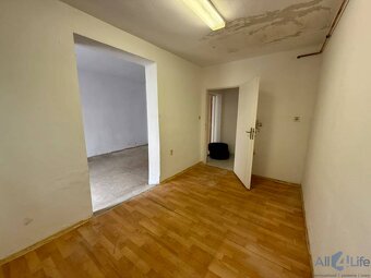 Garáž na Partizánskej ul. + miestnosť a WC - 2