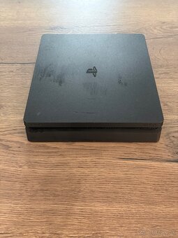 PlayStation 4 Slim - 2