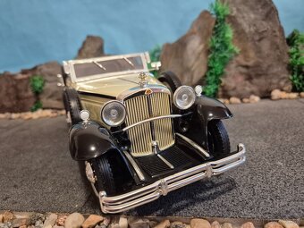 Prodám model 1:18 Maybach Zepellin DS8 - 2