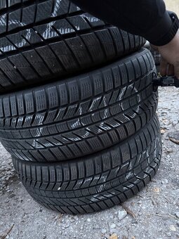 Z320 zimné 4ks 225/45R18 - 2