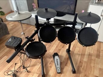 Predávam ALESIS TURBO - 2