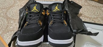 Predam jordan 4 retro - 2