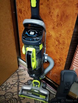 Predám tyčový vysávač black decker - 2
