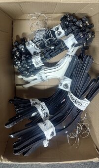 Plastové vešiaky - 2