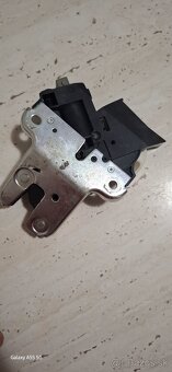 Predám zámok kufra sedan b6 audi - 2