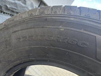225/75 R16c Nexen Roadian CT8 120/121S - 2