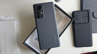 Xiaomi 12 Pro dual 12/256GB - top stav - 2