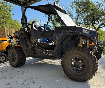 Polaris RZR 4x4 - 2