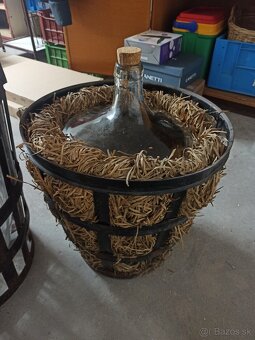 Veľké sklenené demižóny s kovovým košom - 2